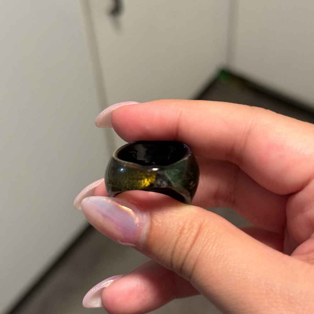Beautiful green and gold ring - Picture 3 of 4